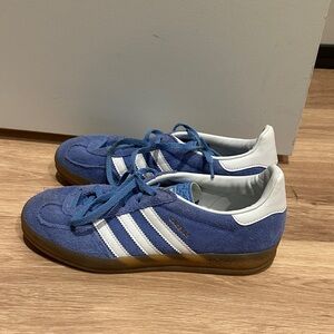 Adidas Gazelle in blue